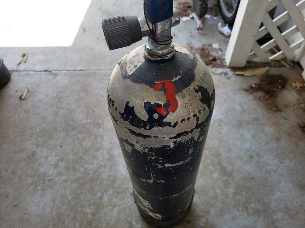 Scuba Tank with Boot and Valve
