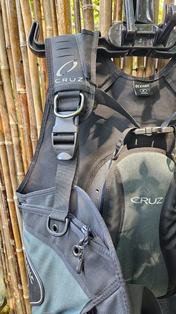Oceanic Cruz BCD with Integrated Weight Pockets, Medium, Great condition