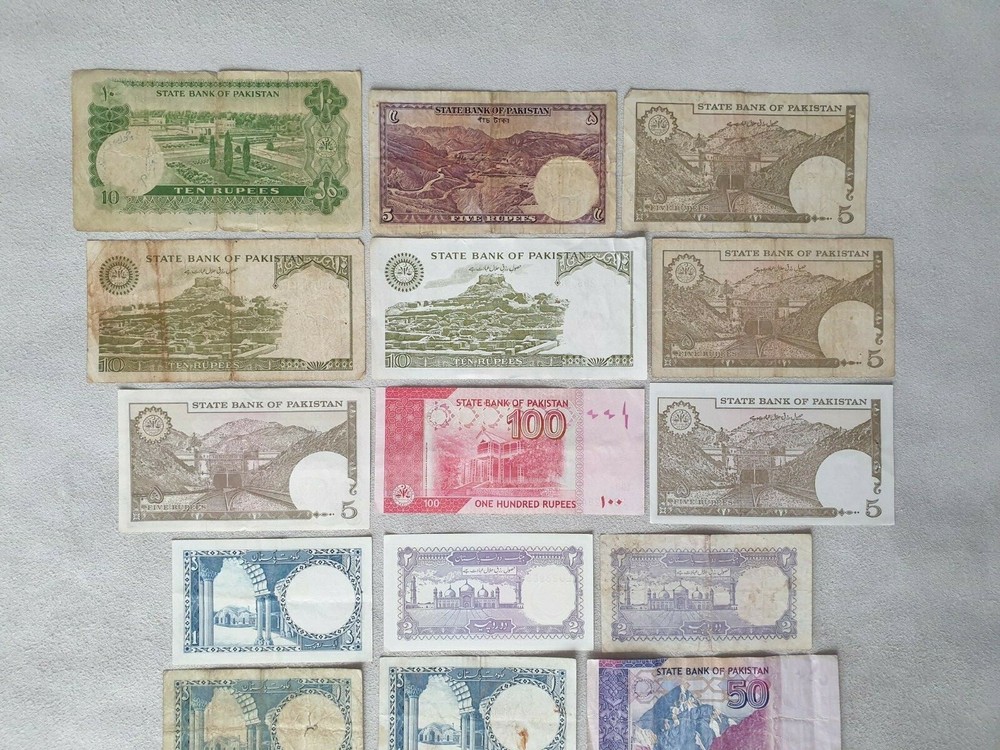 Pakistan Rupees Lot Banknotes