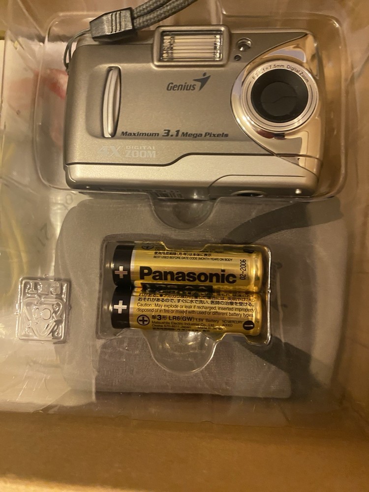 Genius G-shot D211 Digital Camera Boxed Tested Working D