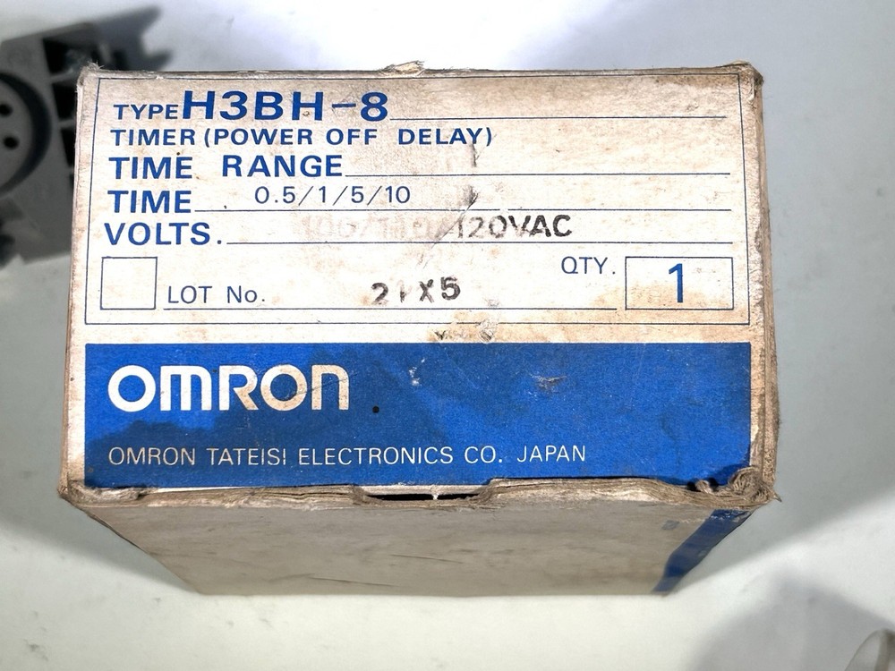 OMRON H3BH-8 Timer W/Base & Box • New • .5-10 min