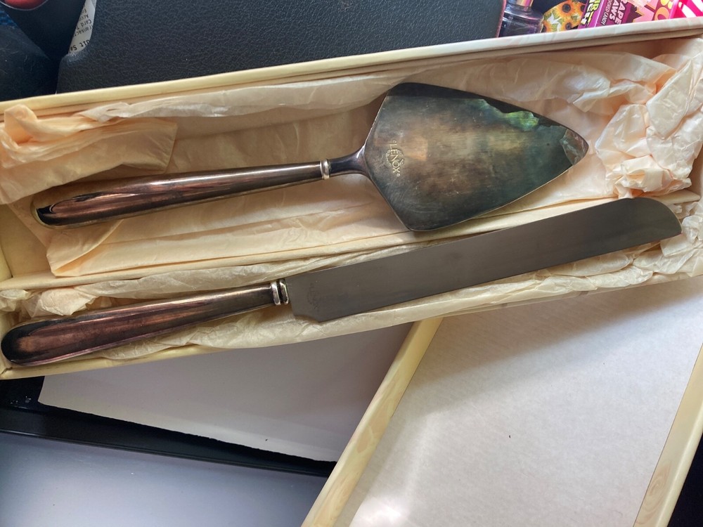 Lenox Forevermore Wedding Cake Server Knife Set Heart Design