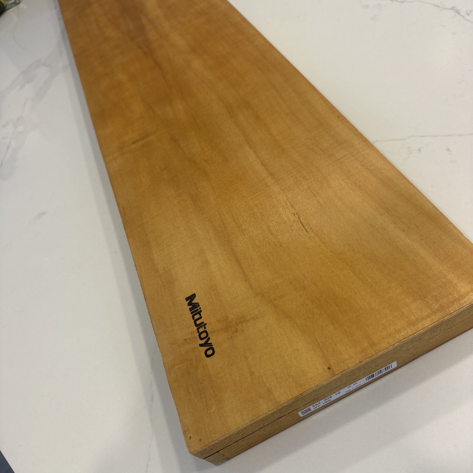 New Mitutoyo Metric Carbon Fiber Digital Caliper 1000mm / 0.01mm Nib Style Jaws