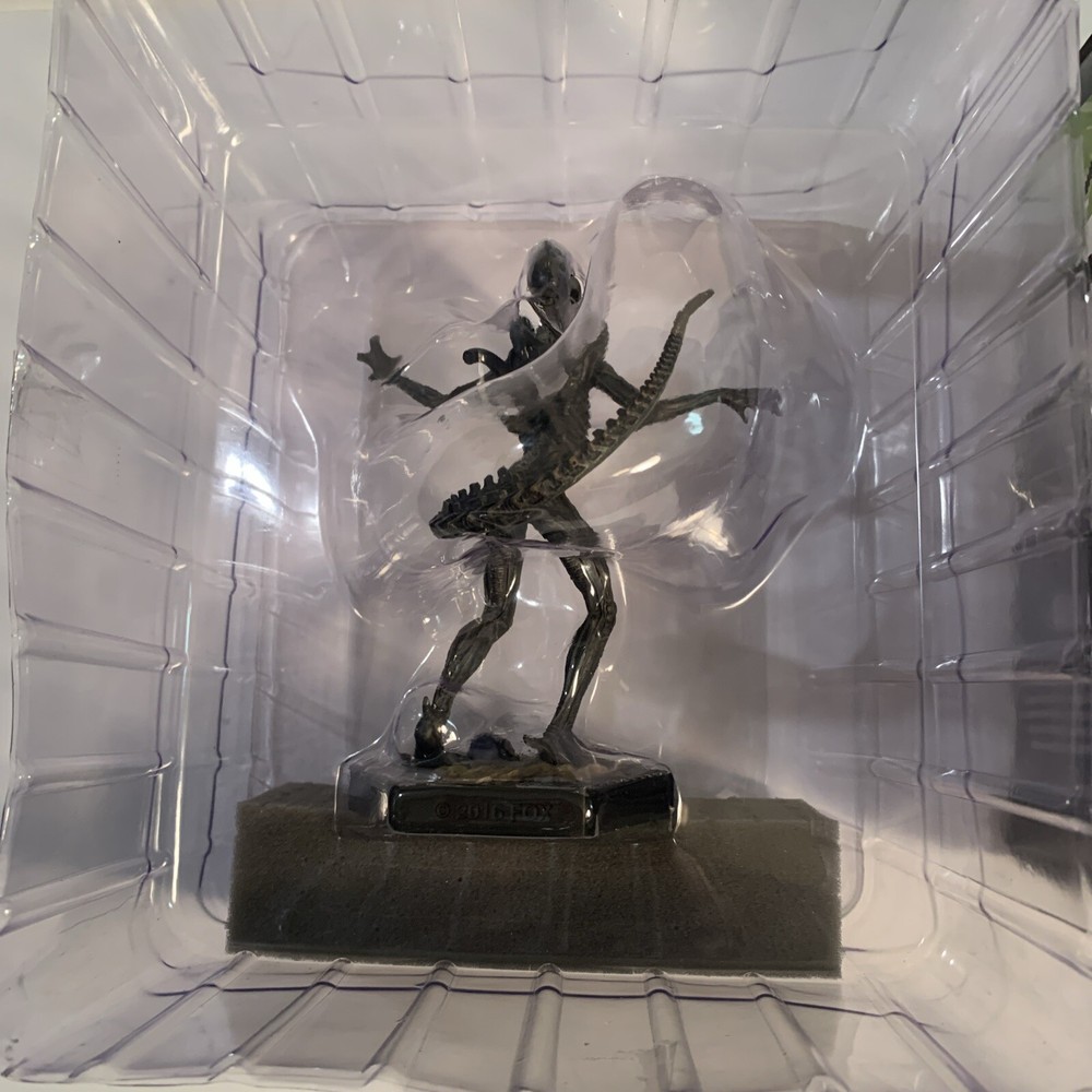 Collector’s Alien Xenomorph Figurine & Numbered.