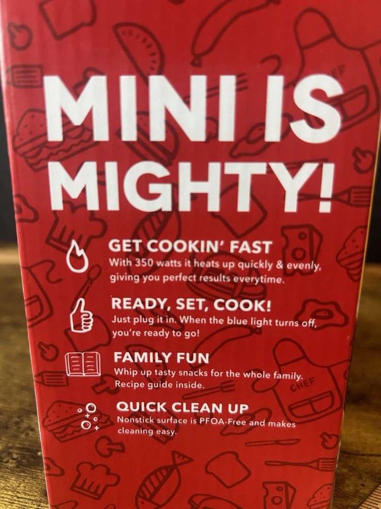 Dash mini waffle maker 4” Cooking Surface, Non-stick, 350 Watts Quick Clean NIB