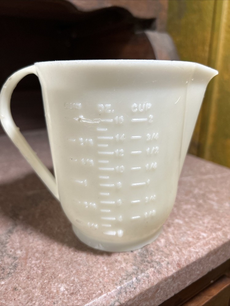 Vintage Plastic USA Eagle 2 Cup Measuring Cup.