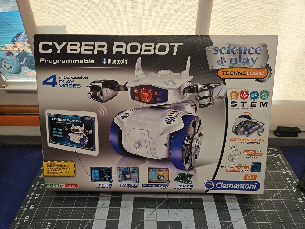 Clementoni Technologic Programmable Cyber Robot