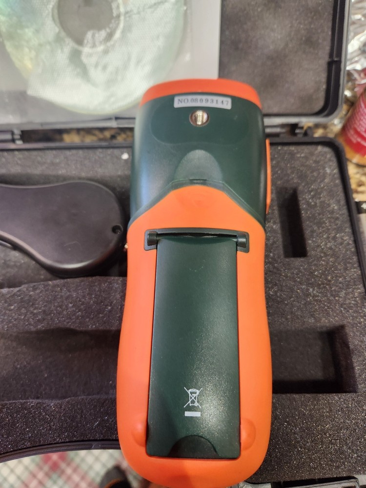 EXTECH HD400 HEAVY DUTY DATALOGGING LIGHT METER W/CASE AND SOFTWARE