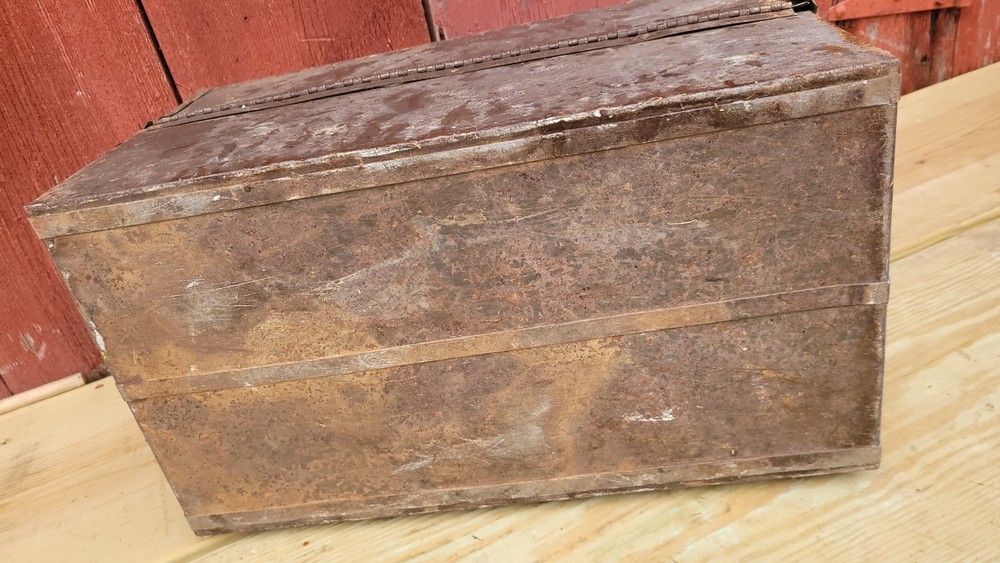 Kennedy Toolbox 1018 Cantilever Toolbox ( needs work ) sold as is