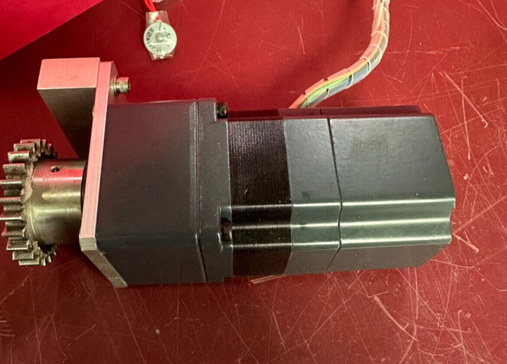 AS IS UNTESTED Vexta A4595-9215KPGM 5-Phase 0.1° Step/Stepping DC Motor