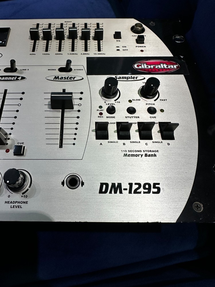 NUMARK DM1295 Rackmount DJ Mixer, 4 channels, Sampler