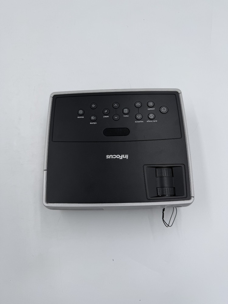 InFocus IN1102 DLP Projector bundle + Remote + Cables +Case