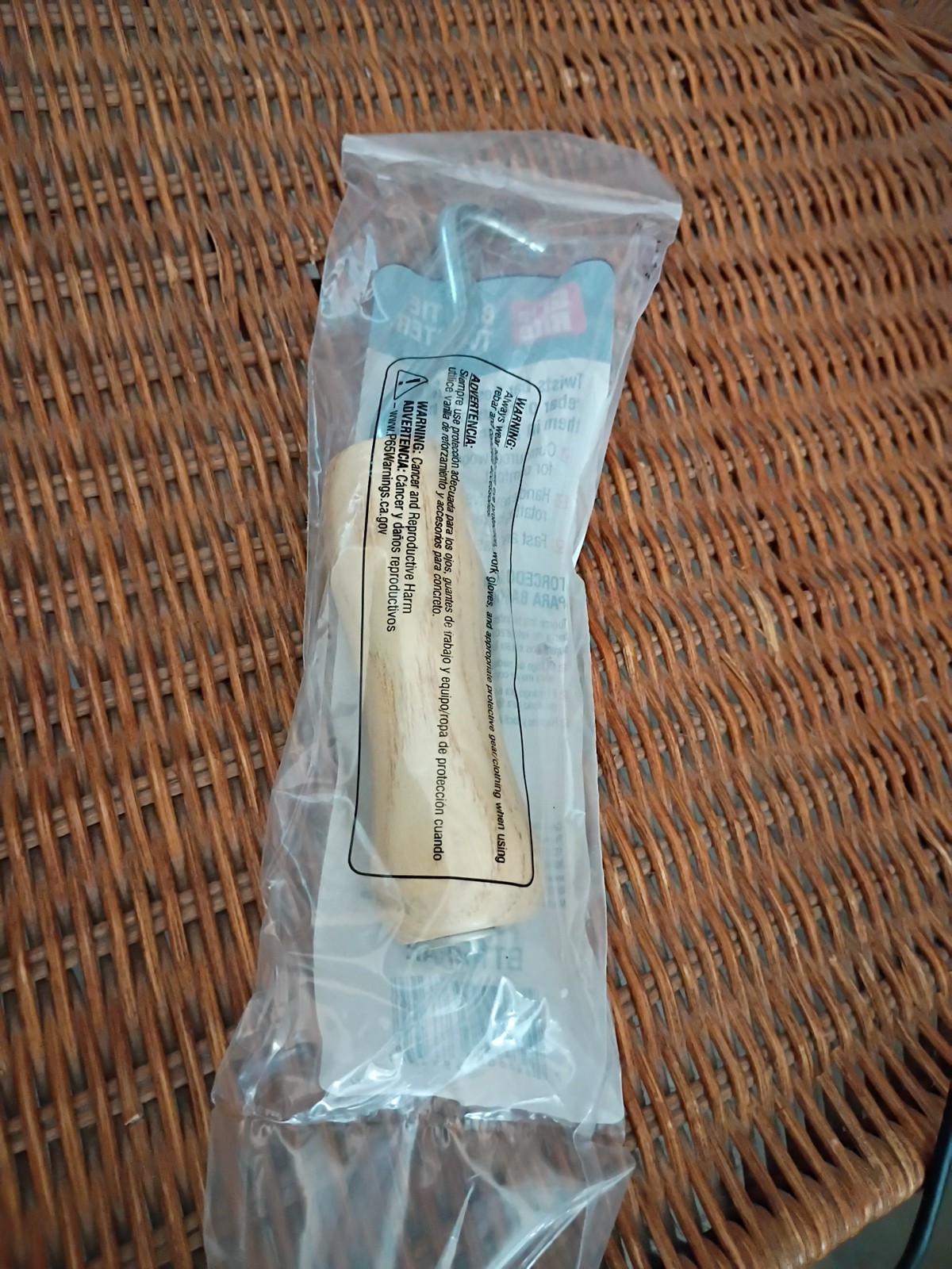 Easy-Grp Wooden Handle Metal Hand Wire Tie Twister Tool