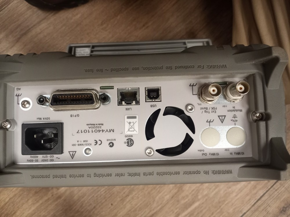 Agilent 33220A 20MHz Function/ arbitrary waveform generator, Backlight bad