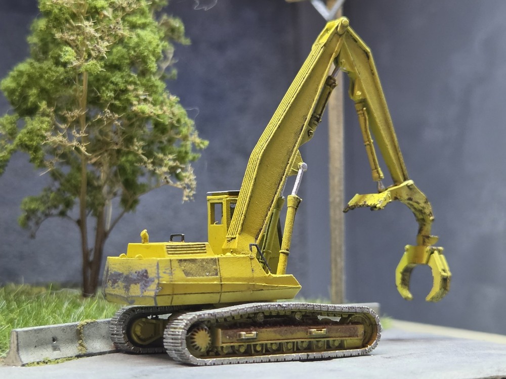 N Scale Komatsu Heel Boom Log Loader