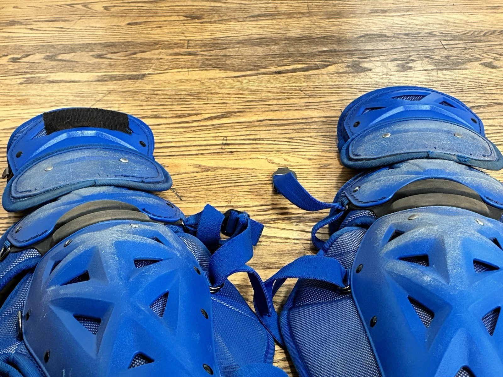 Chicago Cubs Game Used/Issued Mizuno Pro 17.5 “ Catchers Shin Guards Blue