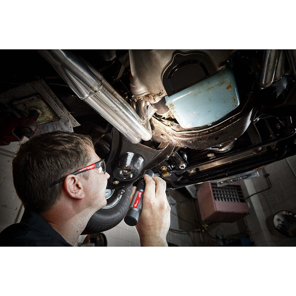 Milwaukee 2161-21 1100 Lumen USB Rechargeable LED Twist Focus Flashlight