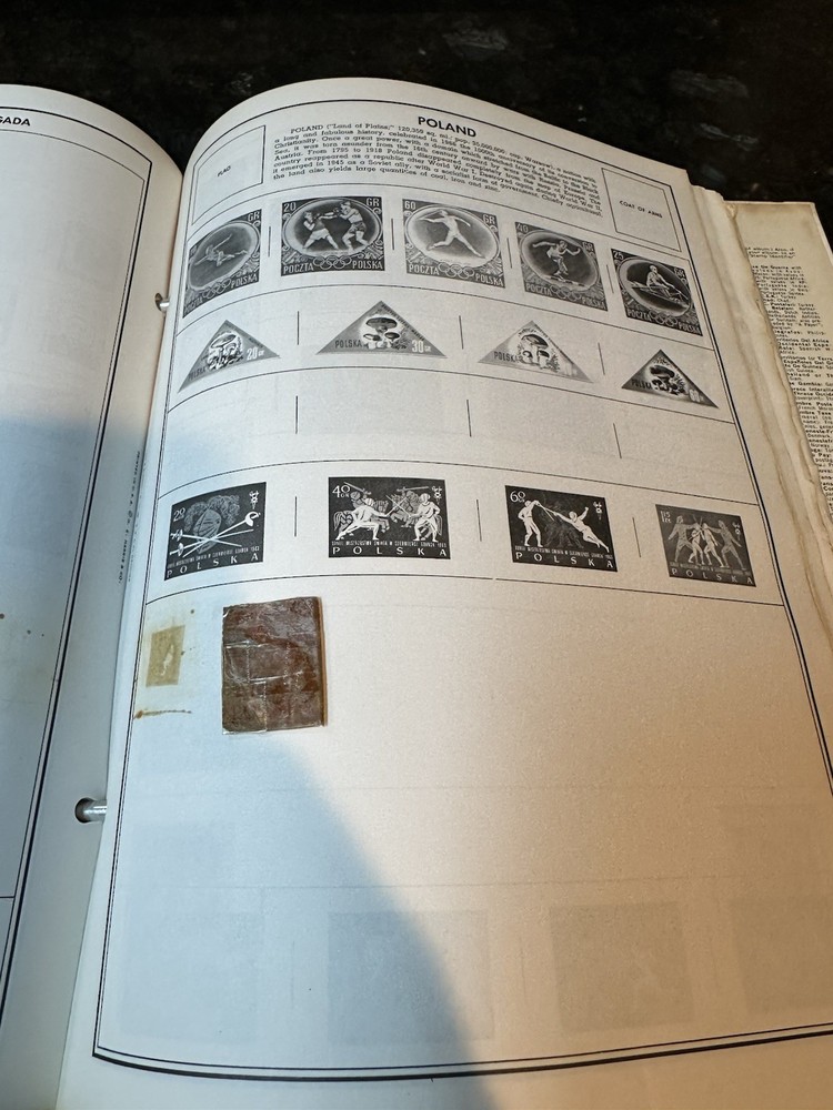 VTG 1977 Traveler Stamp Album With Many Stamps.