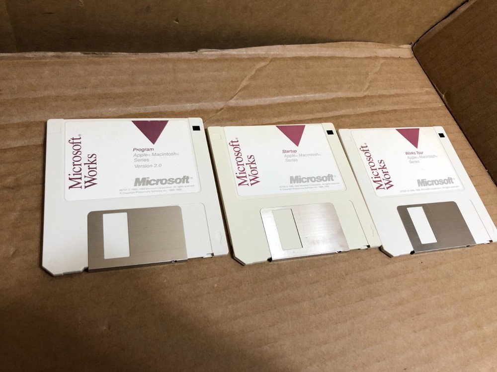 Apple System Startup/PROGRAM/WORKS TOUR Version 2.0  3.5 Floppys