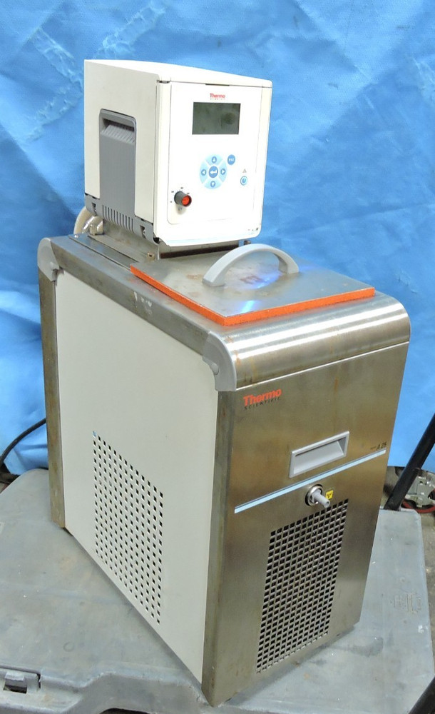 Thermo Haake A25 Chiller Recirculating Bath / AC200 Controller with Hoses / 230V