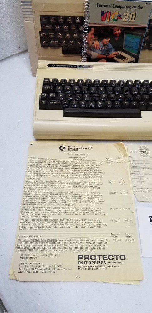 Vintage Commodore VIC-20 Computer System W/ Box Manual & Cords Powers Up