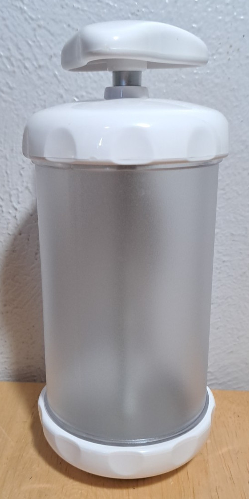 OPEN BOX Pampered Chef Cookie Press #1526 10 Discs & aInstructions