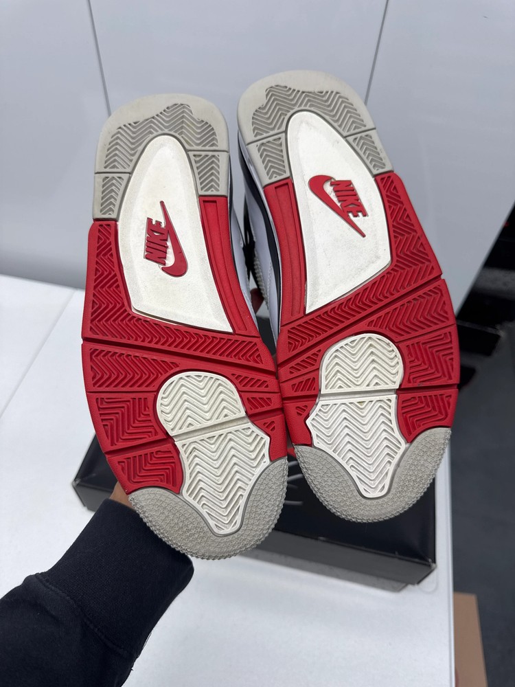 Jordan 4 Fire Red (9.5)