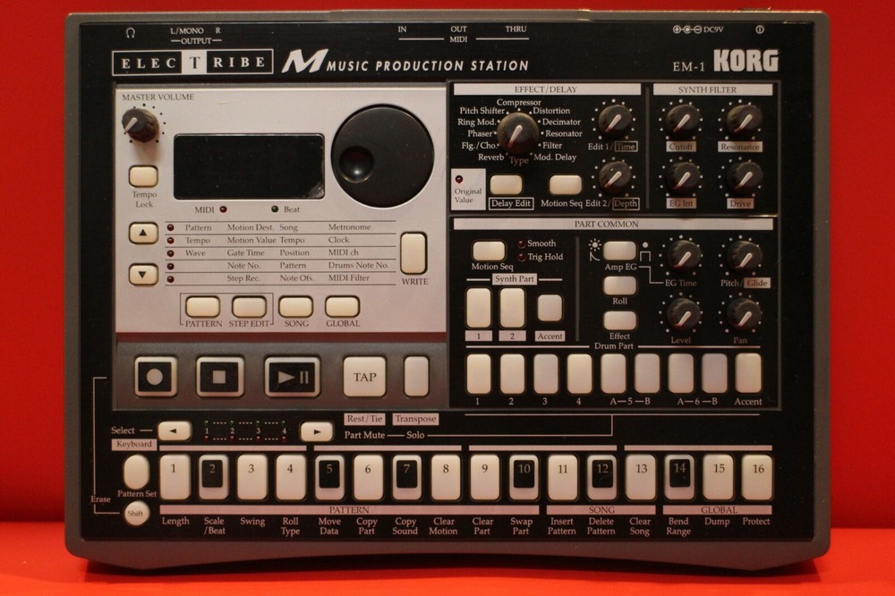 USED Korg Electribe EM-1 Analog Modeling Synth Sequencer EM 1 U1494 220420