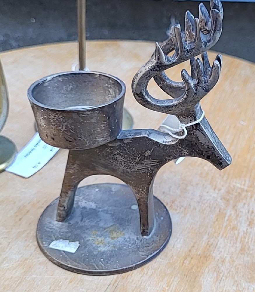 8 decorative and practical bronze objects j1