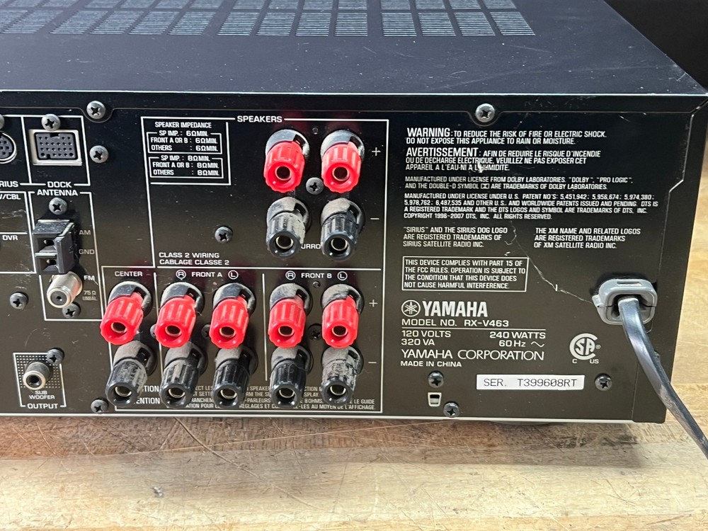 Yamaha Amplifier (A/V Receiver) RX-V463 -w/ remote Great Condition! bundle