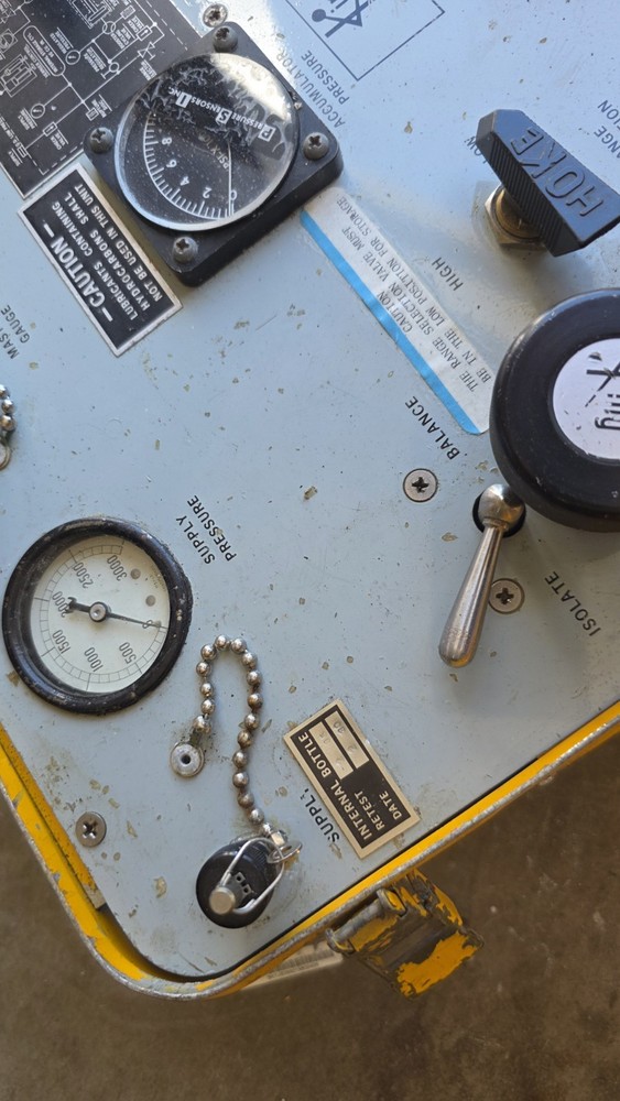 King Nutronics - model 3461-48-101- Portable Pressure Calibration System