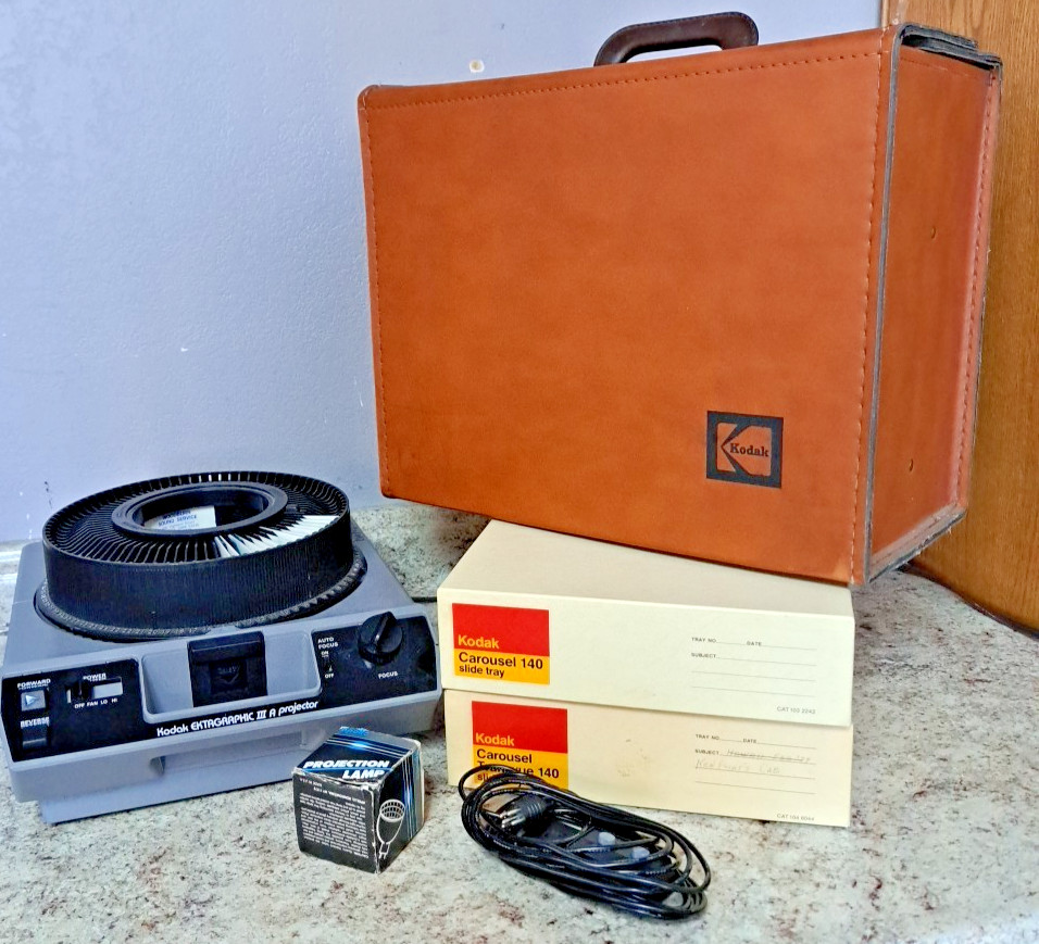Bundle Kodak EKTAGRAPHIC III A Slide Projector W/Remote, Tray, Extra Bulb, Case