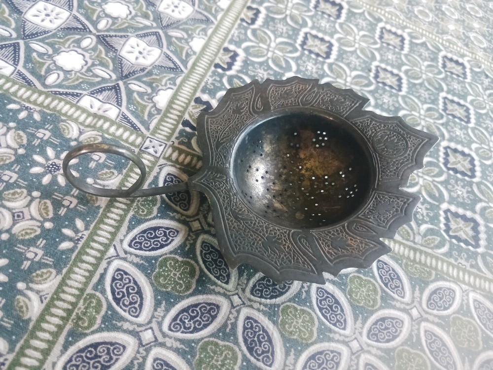 Vintage Silverplate Leaf Shaped Tea Strainer Maple Leaf Engraved Curved Handle