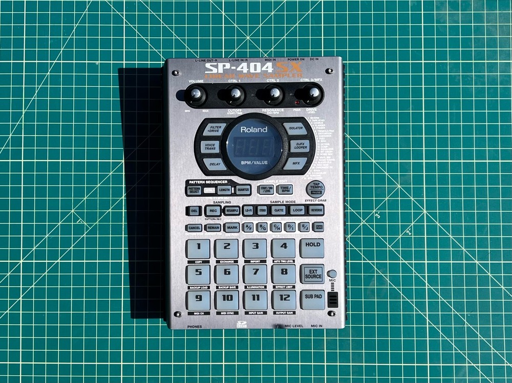 Roland SP-404SX | Sampler and Effect Pedal - Great Condition