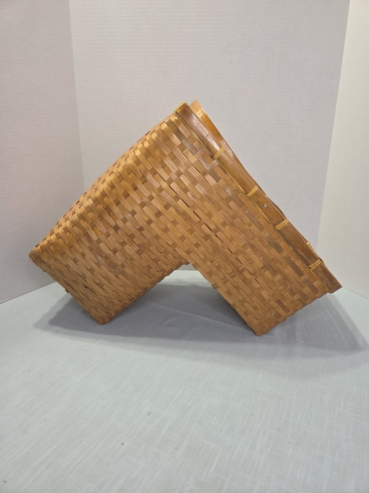 Vintage Wicker Stair Step Basket w/handle