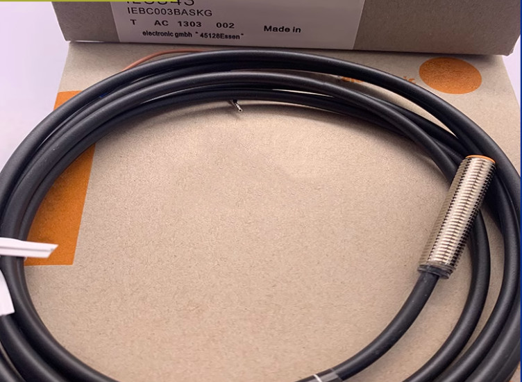 2pcs original proximity switch IE5313 induction sensor