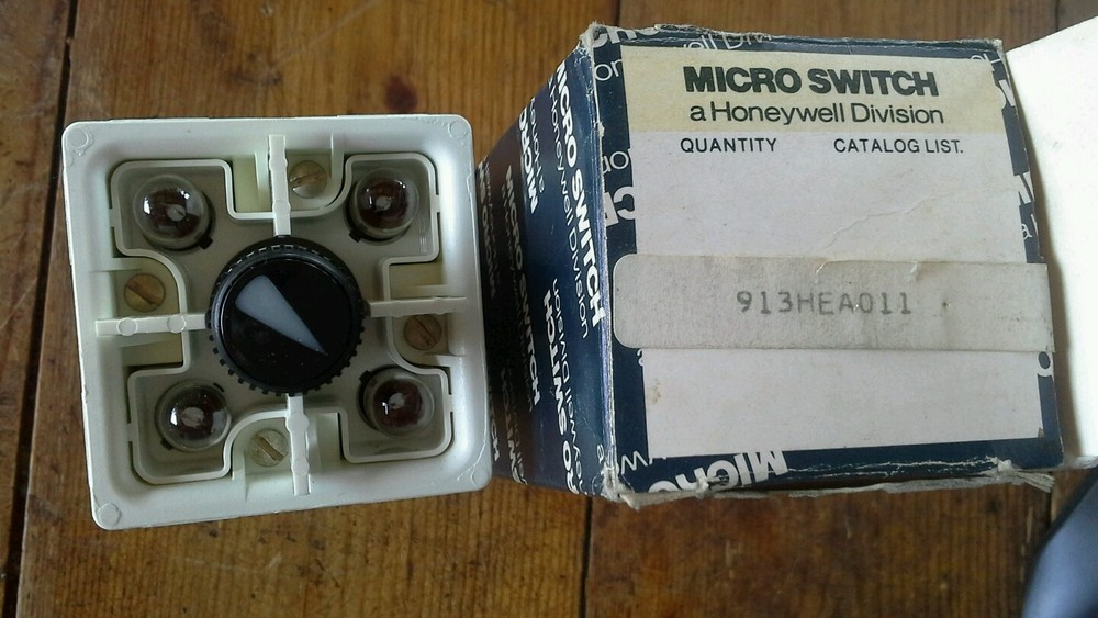 MICROSWITCH 913HEA011 CONTROL SWITCH 120V Micro Switch NEW IN BOX