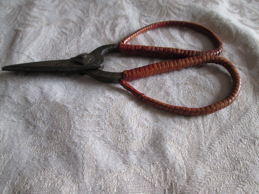 Vintage Bonsai pruning scissors shears wicker handles 5”