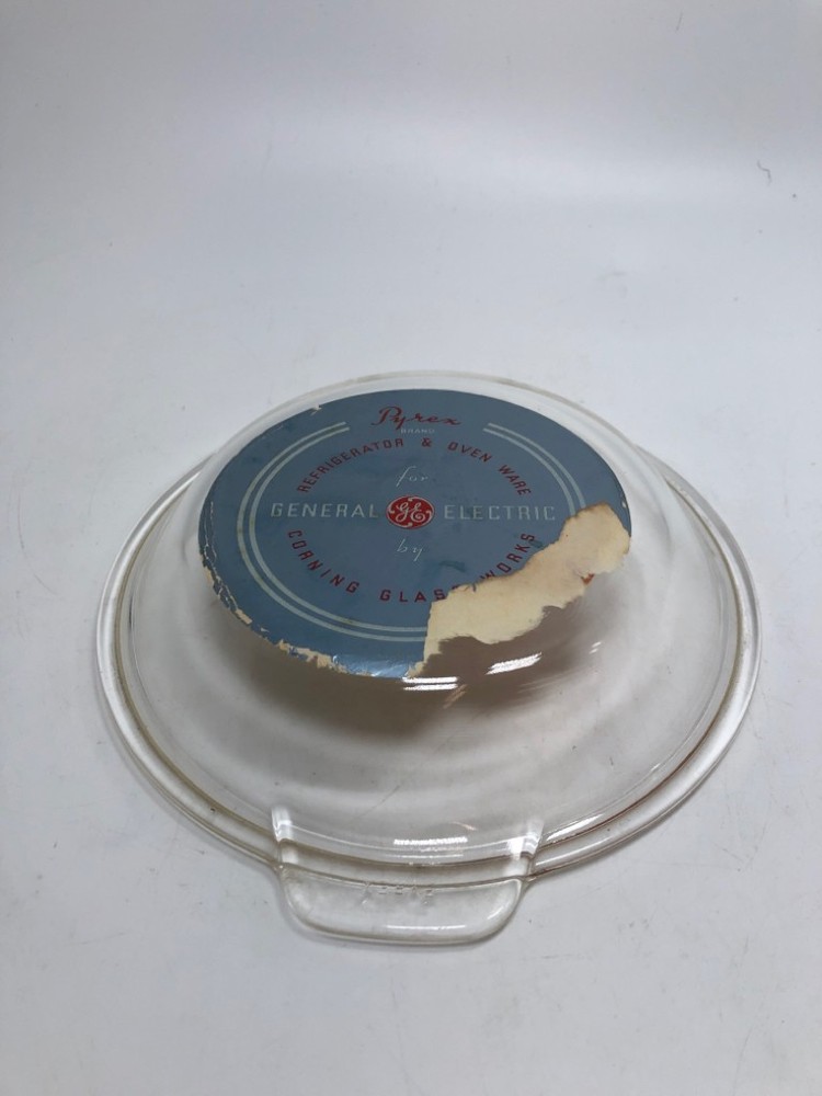 VTG PYREX DISH W/STICKERS.