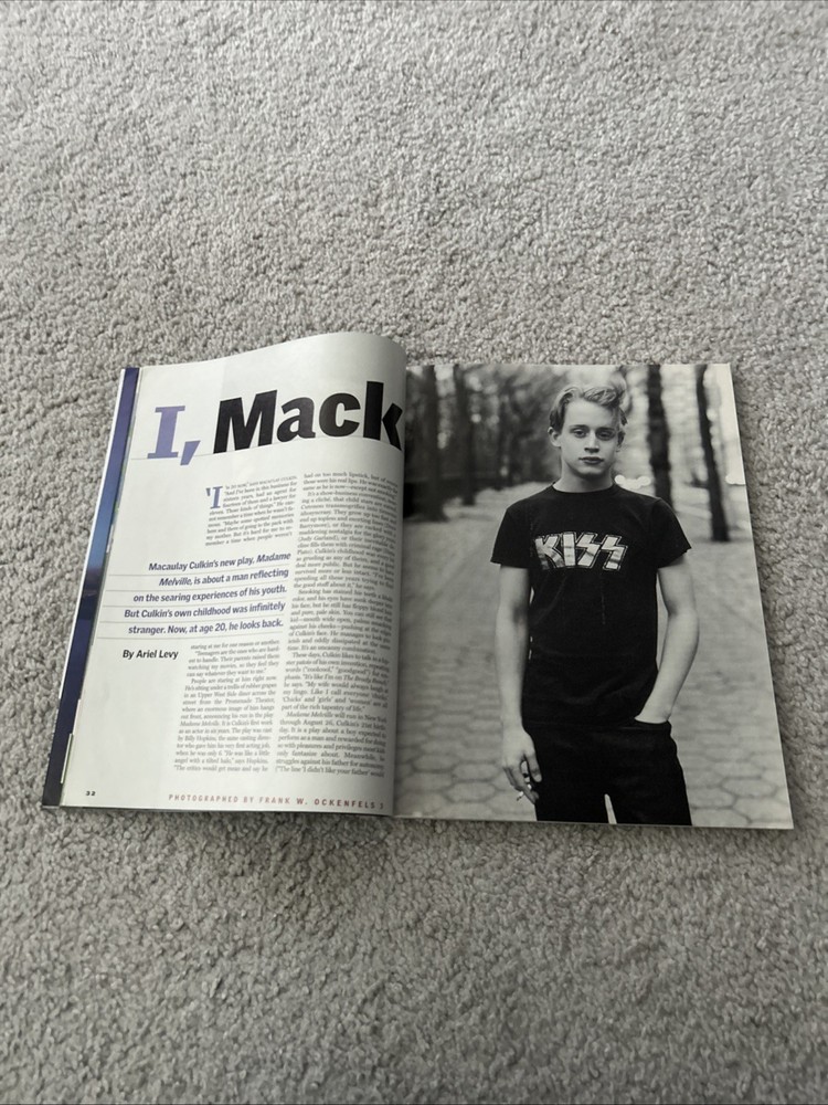 NEW YORK MAGAZINE MAY 2001 MACAULAY CULKIN COVER KISS SHIRT