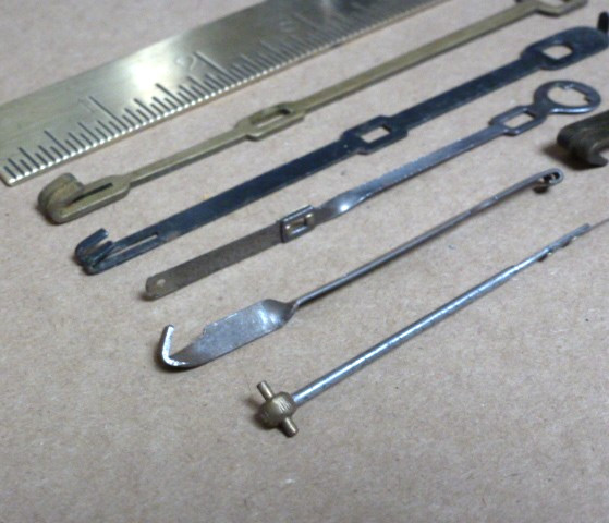 6 GOOD OLD BRACKET-MANTLE-WALL CLOCK PENDULUM LEADERS (A)