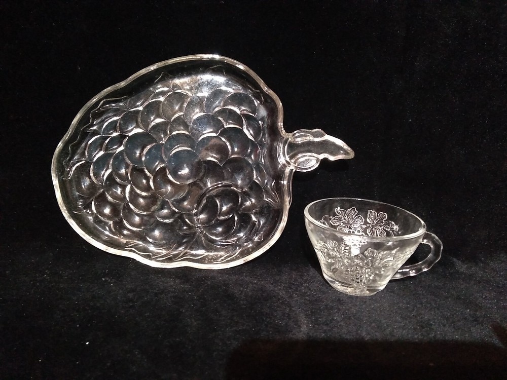 2 Glass Grape/Berry Cluster Shaped Snack Trays & Cups
