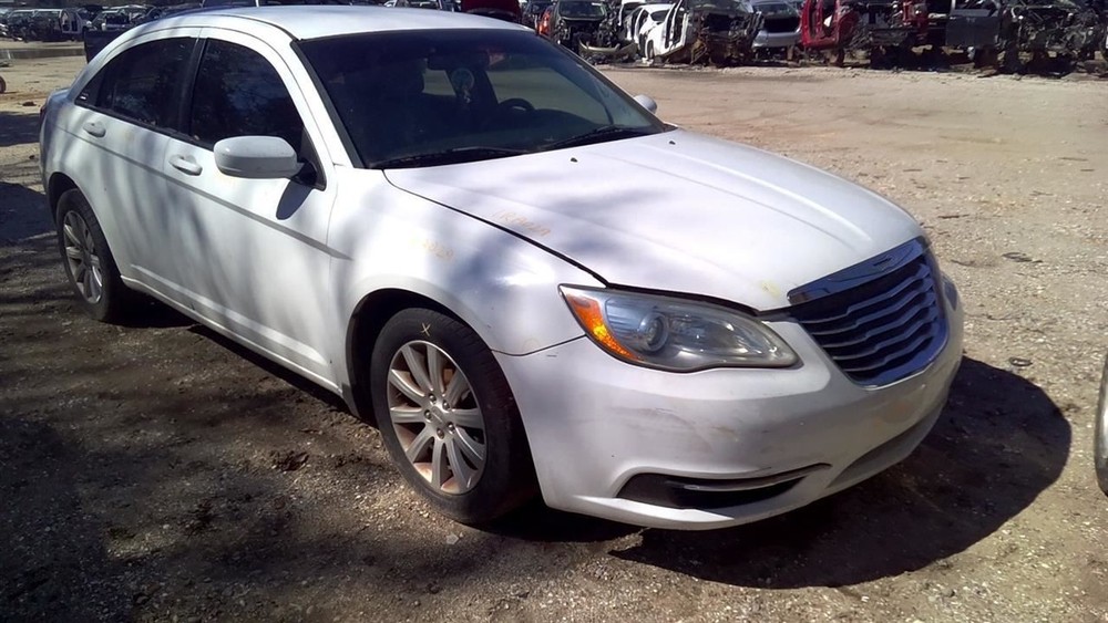 200 2014 High Mounted Stop Light 104799431