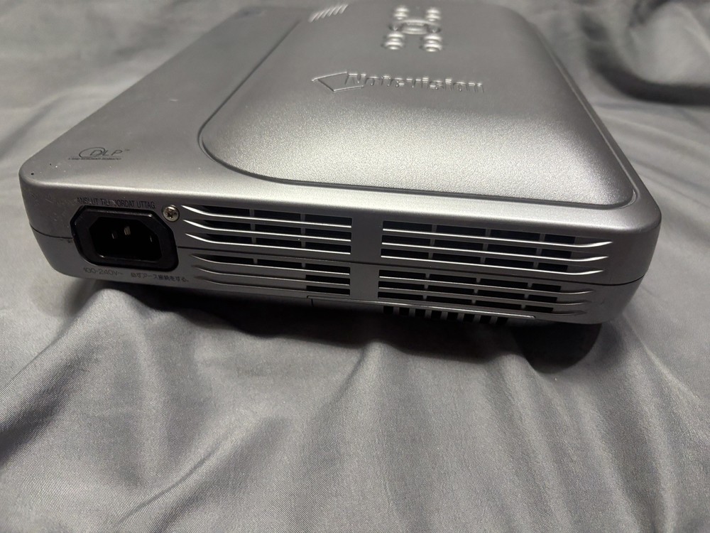 SHARP NOTEVISION PG- M20X DIGITAL VIDEO PROJECTOR W/ ACCESSORIES DLP