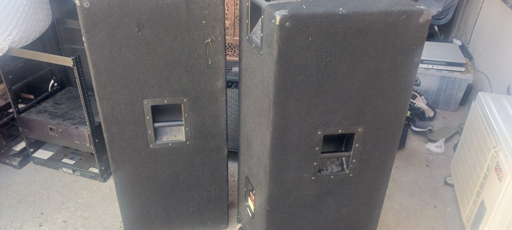 Harbinger HX152 TOWER SPEAKERS ROLLING WHEELS