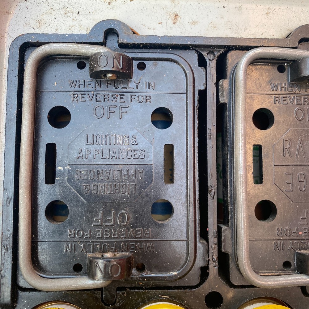 MURRAY GENERAL DUTY ENCLOSED SWITCH WITH 100A 120-240V FUSES REMOVE PULLER 🎯