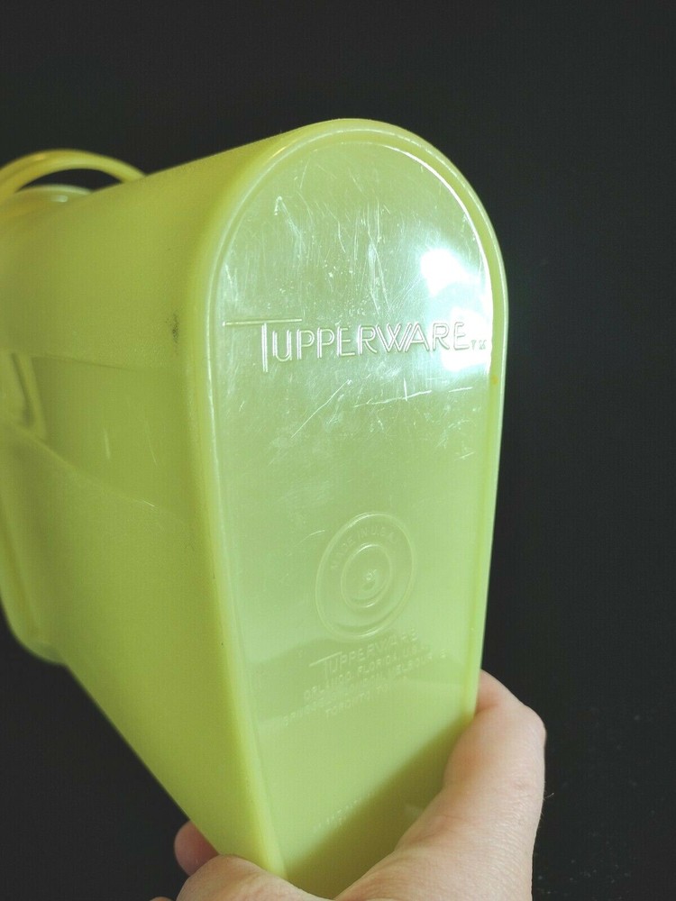 Tupperware 587 2 Qt. Buddy Pitcher w/Handle Yellow