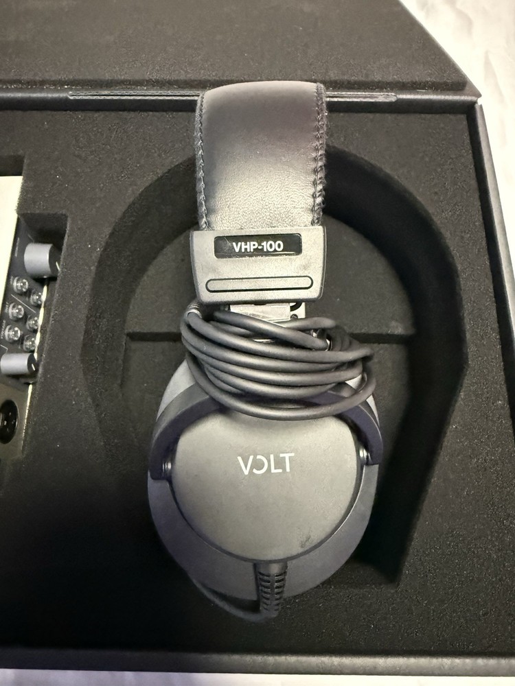 Universal Audio Volt 2 Recording Studio Pack Bundle