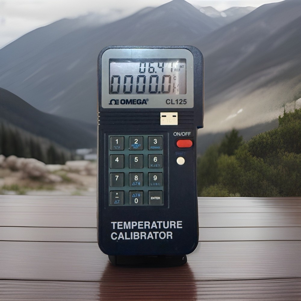 Omega CL125 Handheld Temperature Calibrator Module Working