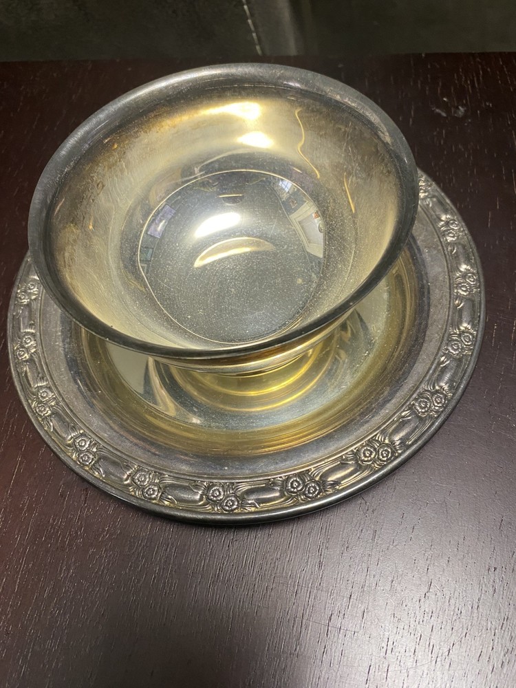 Oneida Silversmiths Silverplate Gravy Bowl and Underplate  with spoon Vintage